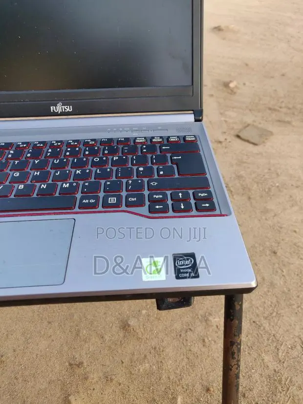 Laptop Fujitsu Lifebook E736 8GB Intel Core i5 HDD 500GB · Photo 1