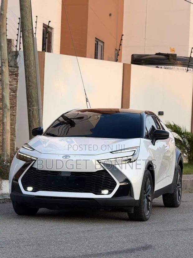 Toyota C-HR 2025 White · Photo 1