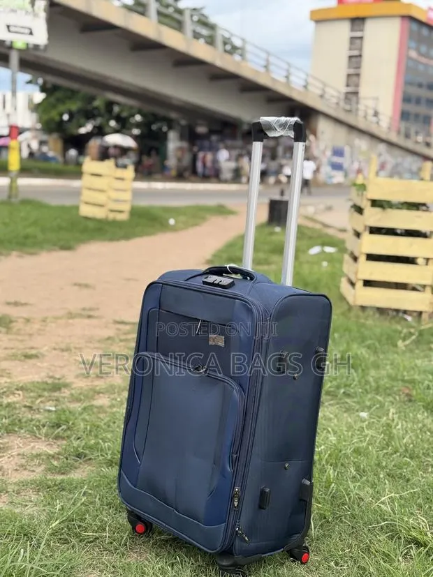 24 Inches Luggage Medium Size · Photo 1