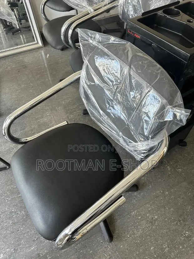 Black Salon Styling Chair With Chrome Armrests · Photo 1