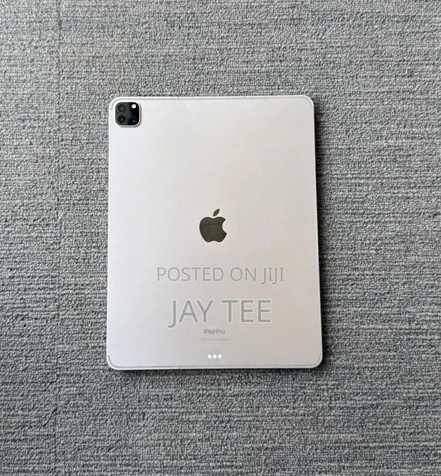 Apple iPad Pro 12.9 (2022) 128 GB Gray · Photo 1