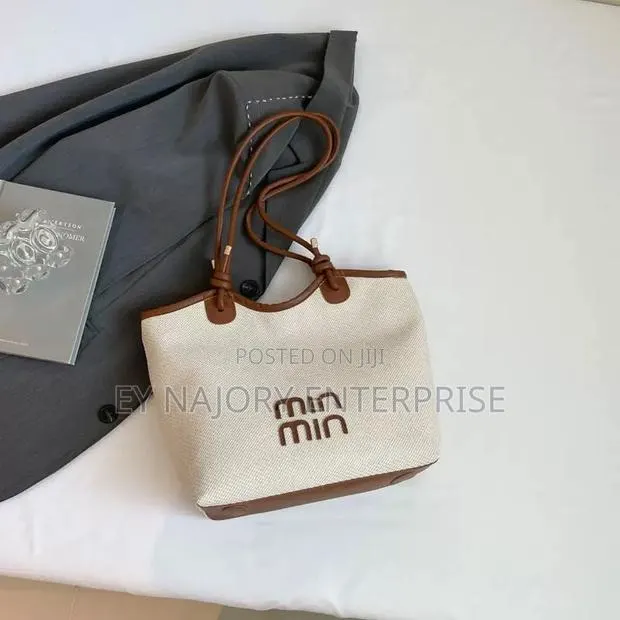 Min Straw Ladies Totebag · Photo 1