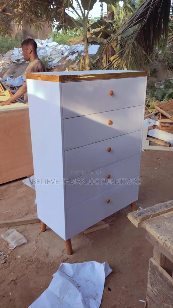 Quality Bedroom Drawer for Safe Storage · Photo 1