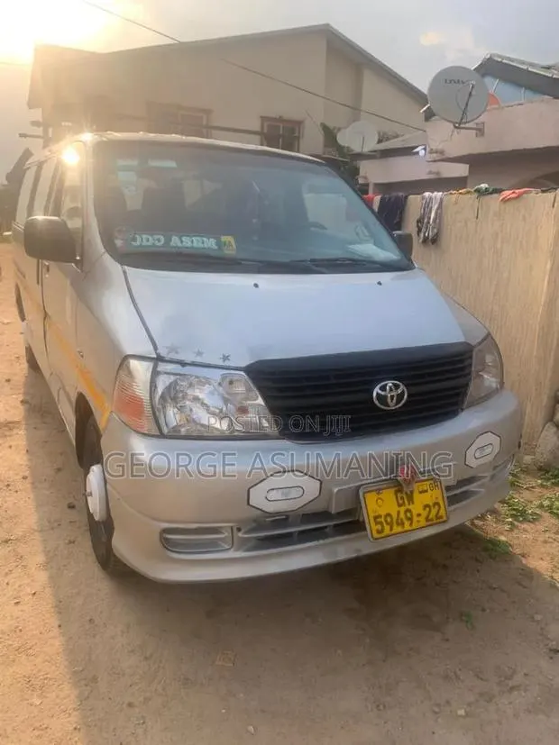 Toyota HiAce 2012 Silver · Photo 1