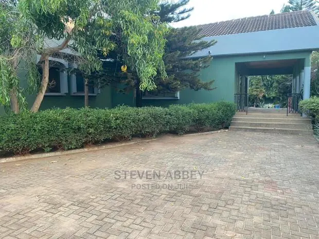 5bdrm Apartment in Adom Agency, American House for Rent