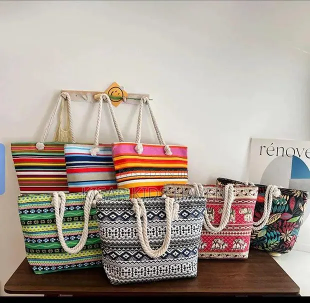 Beautiful and Stylish Tot Bag · Photo 1
