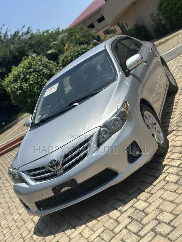 Toyota Corolla L 4dr Sedan (1.8L 4cyl 5M) 2012 Silver · Photo 1