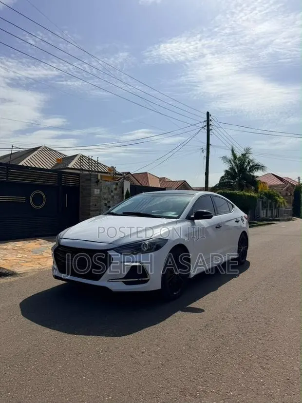 Hyundai Avante 2017 White · Photo 1