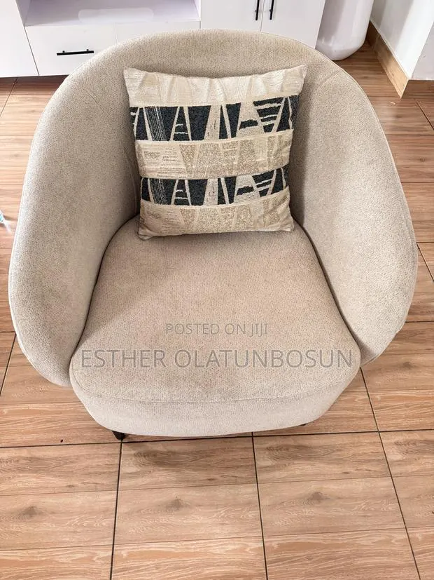 Modern Single Sofa · Photo 1