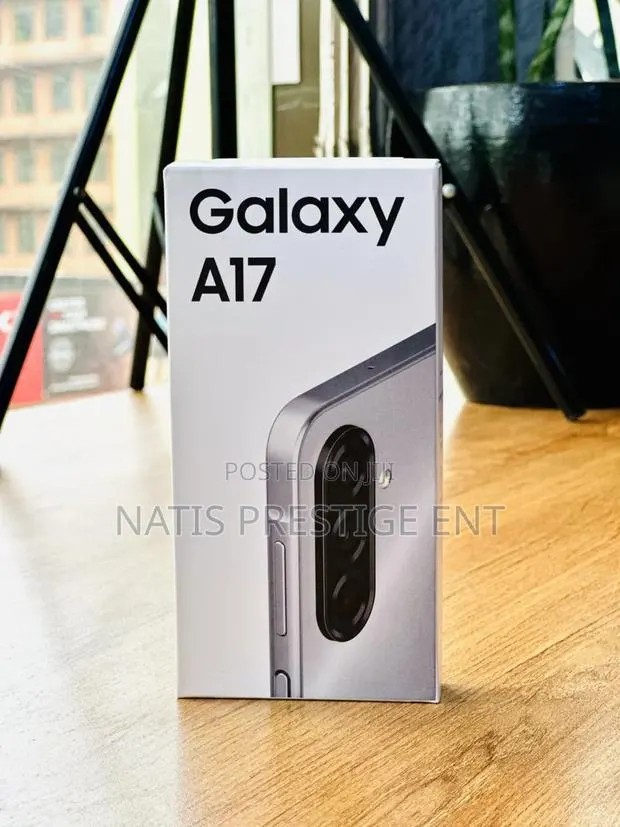 New Samsung Galaxy A17 128 GB Silver · Photo 1