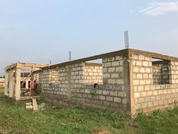Uncompleted 3-Bedroom for Sale · Photo 1