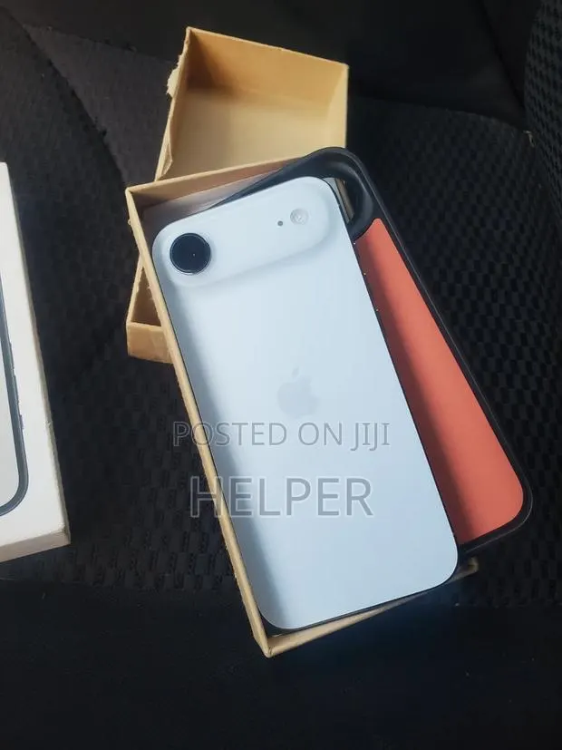 New Apple iPhone 17 256 GB White · Photo 1