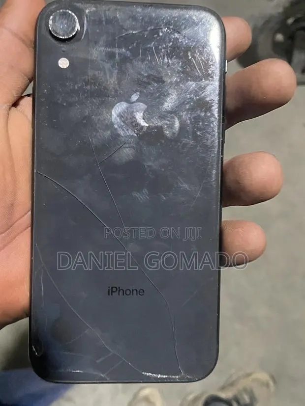 Apple iPhone XR 64 GB Black · Photo 1