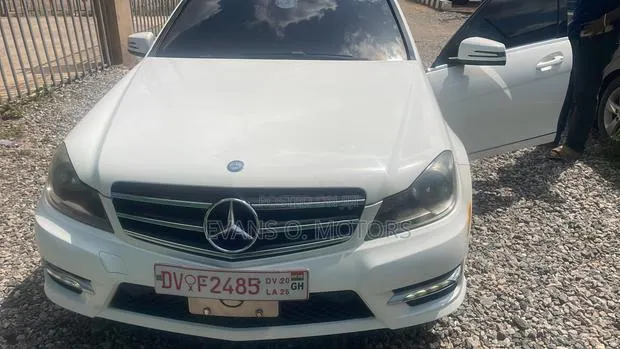 Mercedes-Benz C300 Sport 4Matic Sedan AWD (3.5L 6cyl 7A) 2014 White · Photo 1
