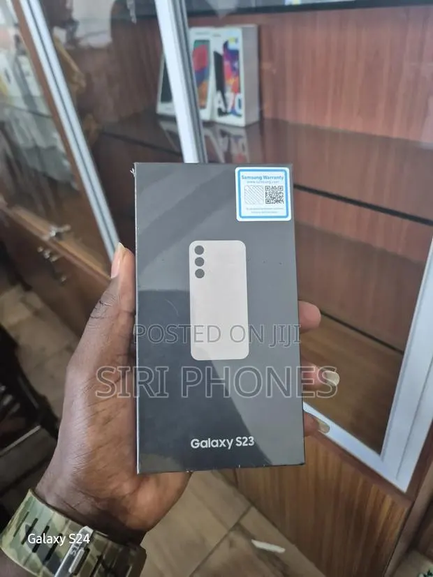 New Samsung Galaxy S23 256 GB Gold · Photo 1