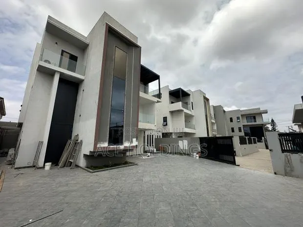 4bdrm Mansion in Adjiringanor, Adjiriganor for sale · Photo 1