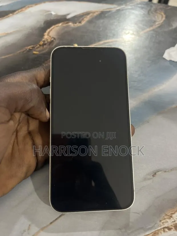 Apple iPhone 13 128 GB White · Photo 1
