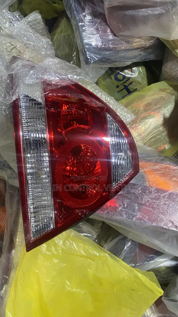 Nissan Sunny 2008 Tail Light · Photo 1