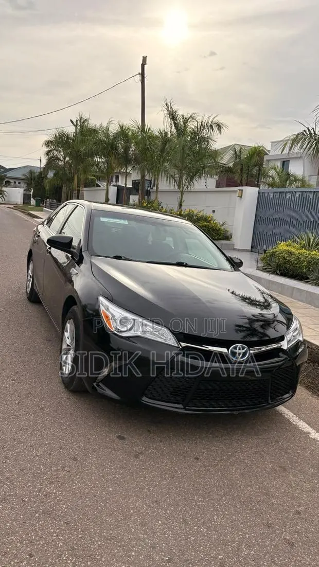 Toyota Camry LE 4dr Sedan (2.5L 4cyl 6A) 2017 Black · Photo 1