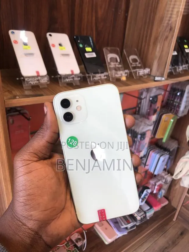 New Apple iPhone 12 128 GB Green · Photo 1