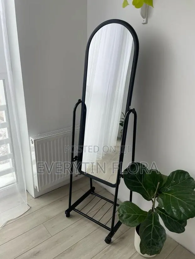 Standing Mirror · Photo 1