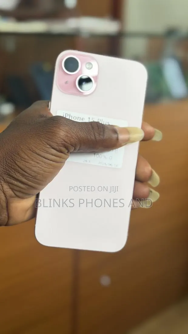 Apple iPhone 15 Plus 128 GB Silver · Photo 1