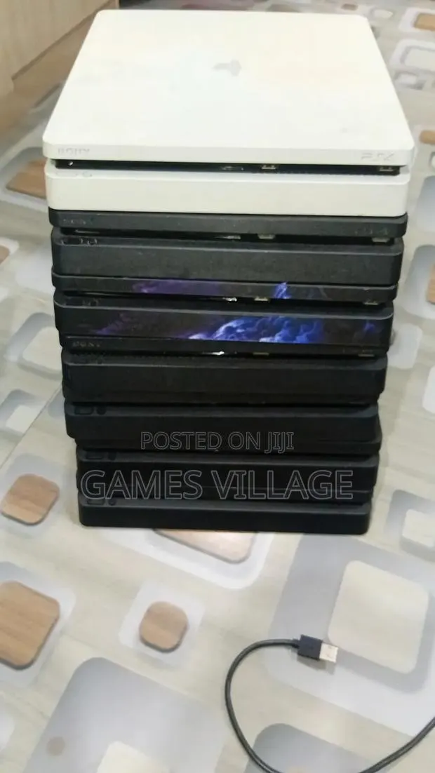 PlayStation 4 Slim + 6 Games (Jailbreak) · Photo 1