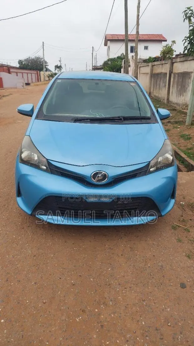 Toyota Vitz 2015 Blue · Photo 1