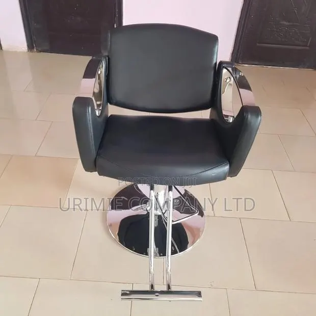 Barbering/Styling Chair · Photo 1