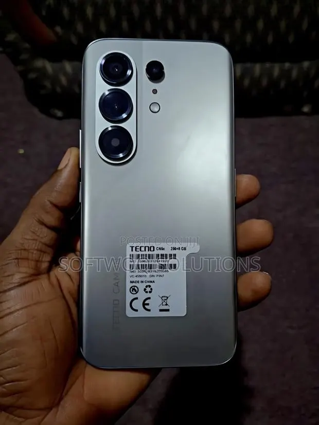 Tecno Camon 50 Pro 256 GB Silver · Photo 1