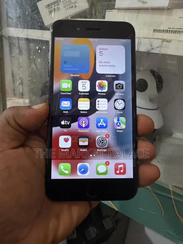 Apple iPhone 7 Plus 128 GB Black · Photo 1