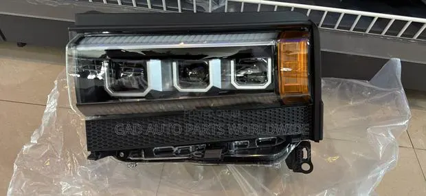 Toyota Lan Cruiser Prado Headlights · Photo 1