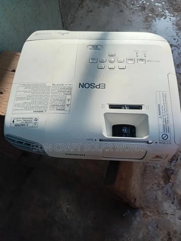 Epson Projector for Sale Is Work Perfectly With Good Day and Night · Photo 1