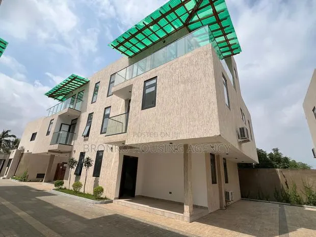 4bdrm Townhouse / Terrace in Bronko Housing, American House for rent · Photo 1