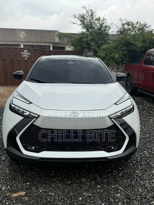 Toyota C-HR 2025 White · Photo 1