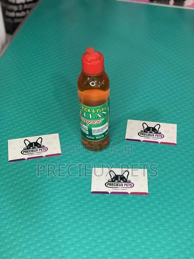 250ml Strong Ticks and Flea Shampoo · Photo 1