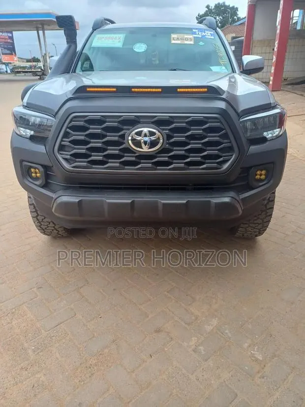 Toyota Tacoma 2017 Gray · Photo 1