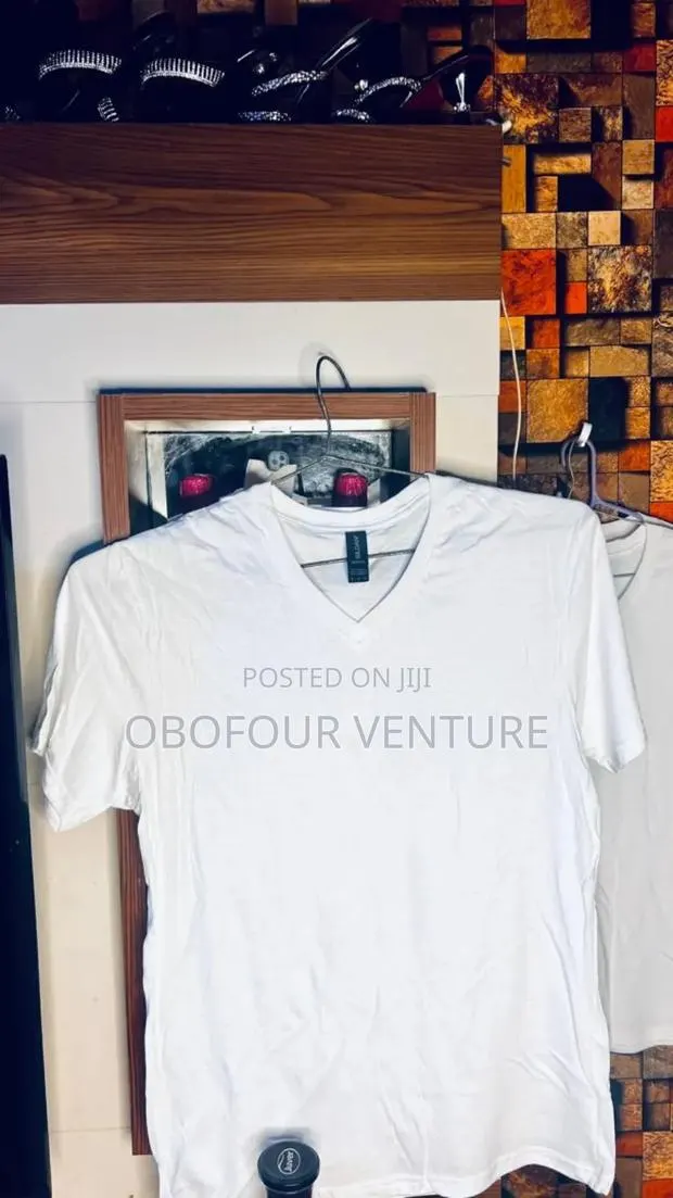 100% COTTON Gildan Adult Men's Short Sleeve v-Neck T-Shirt 021MLXL · Photo 1