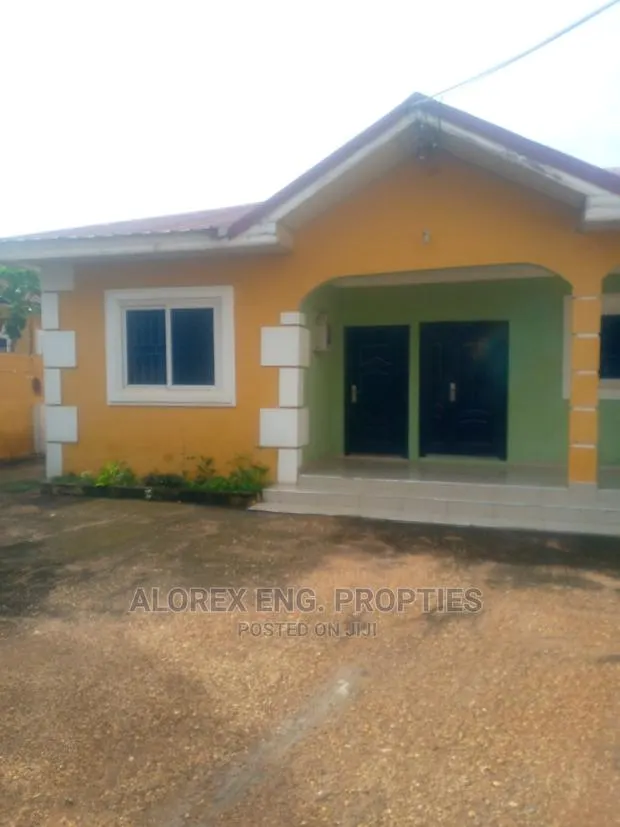 3bdrm House in Self Compound, Oyarifa for rent · Photo 1