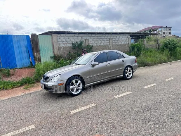 Mercedes-Benz C-Class 2007 Silver · Photo 1