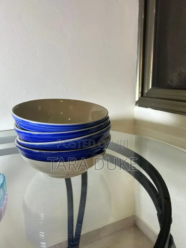 Set of 4 Two-Tone Ceramic Bowls · Photo 1
