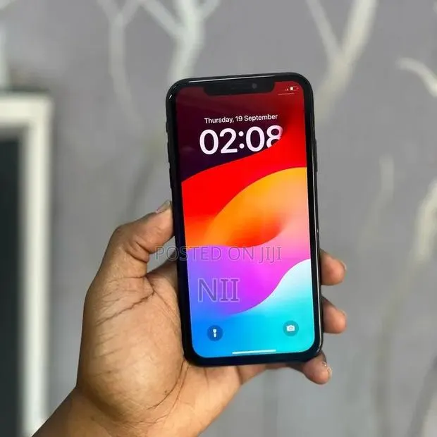 Apple iPhone XR 64 GB Red · Photo 1