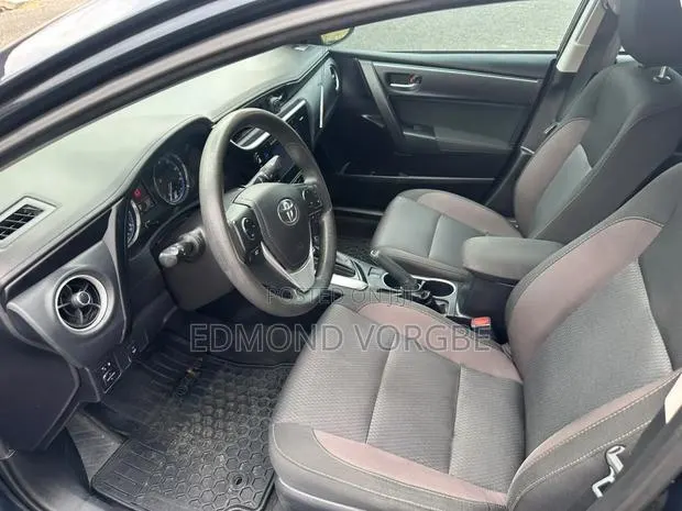 Toyota Corolla 2017 Black · Photo 1