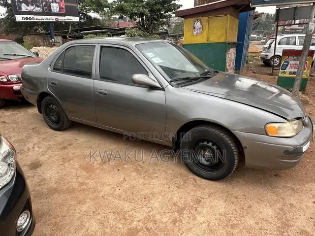 Toyota Corolla 1.4 Sedan 2002 Silver · Photo 1