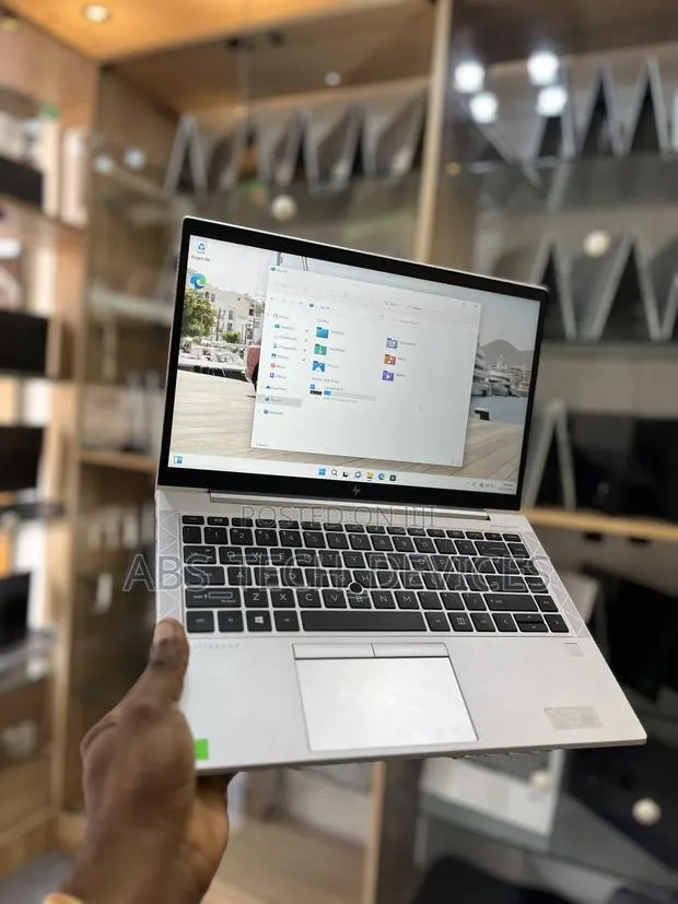 Laptop HP EliteBook 830 G7 16GB Intel Core i5 SSD 256GB · Photo 1