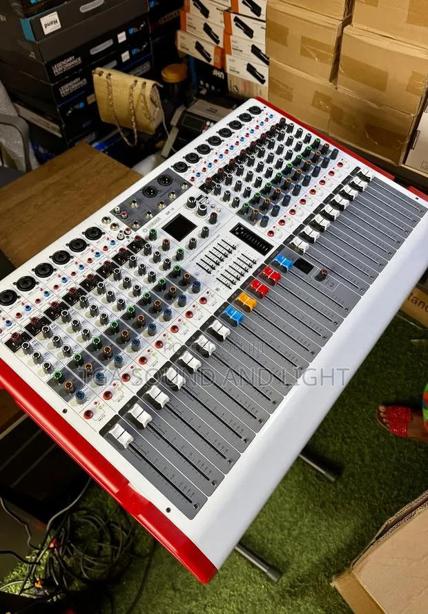 Yamaha QR-16 16 Channels Powered Mixer[2026 Model] · Photo 1
