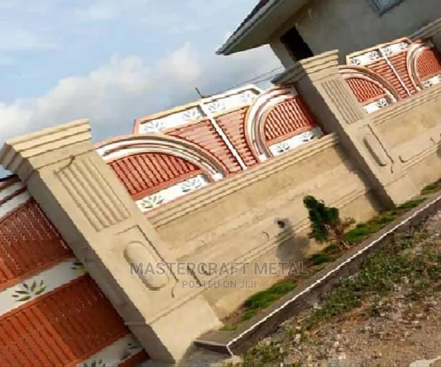 Modern Fence Wall Design| Wall Balustrade · Photo 1