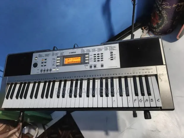 Yamaha PSR E353 · Photo 1