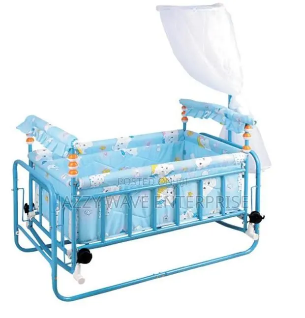 Metal Baby's Cot · Photo 1