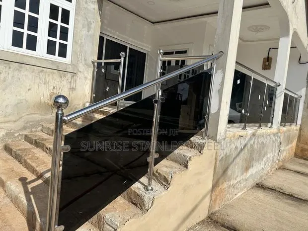 Stainless 10mm Glass Balustrade · Photo 1